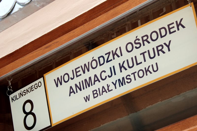 Wystawa obrazów supraskiego artysty Zbigniewa Waszczeniuka w WOAK w Białymstoku