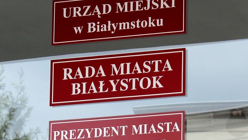 Ugody nie ma – zarobki prezydenta Białegostoku na razie nie wrócą do wcześniejszego poziomu
