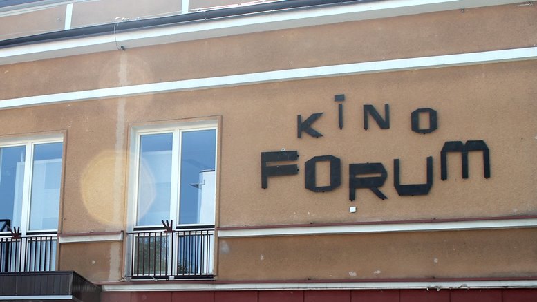 W Kinie Forum, białostoccy seniorzy oglądają i dyskutują o filmach