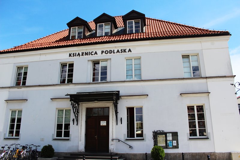 Białystok:  Nagrody Książnicy Podlaskiej rozdane - Srebrna Róża dla marszałka województwa