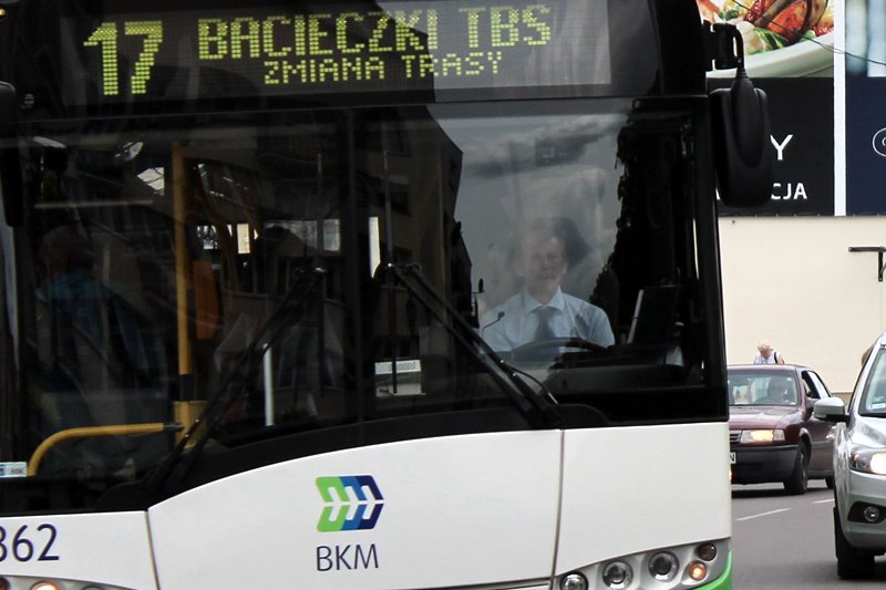 Autobusami BKM dojedziemy za darmo na cmentarze - zmieniła się też organizacja ruchu [mapy]