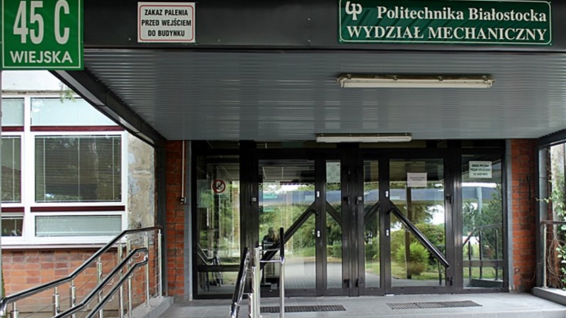 Studenci PB wynaleźli Bobota - czyli robota opiekuna i przyjaciela małych pacjentów