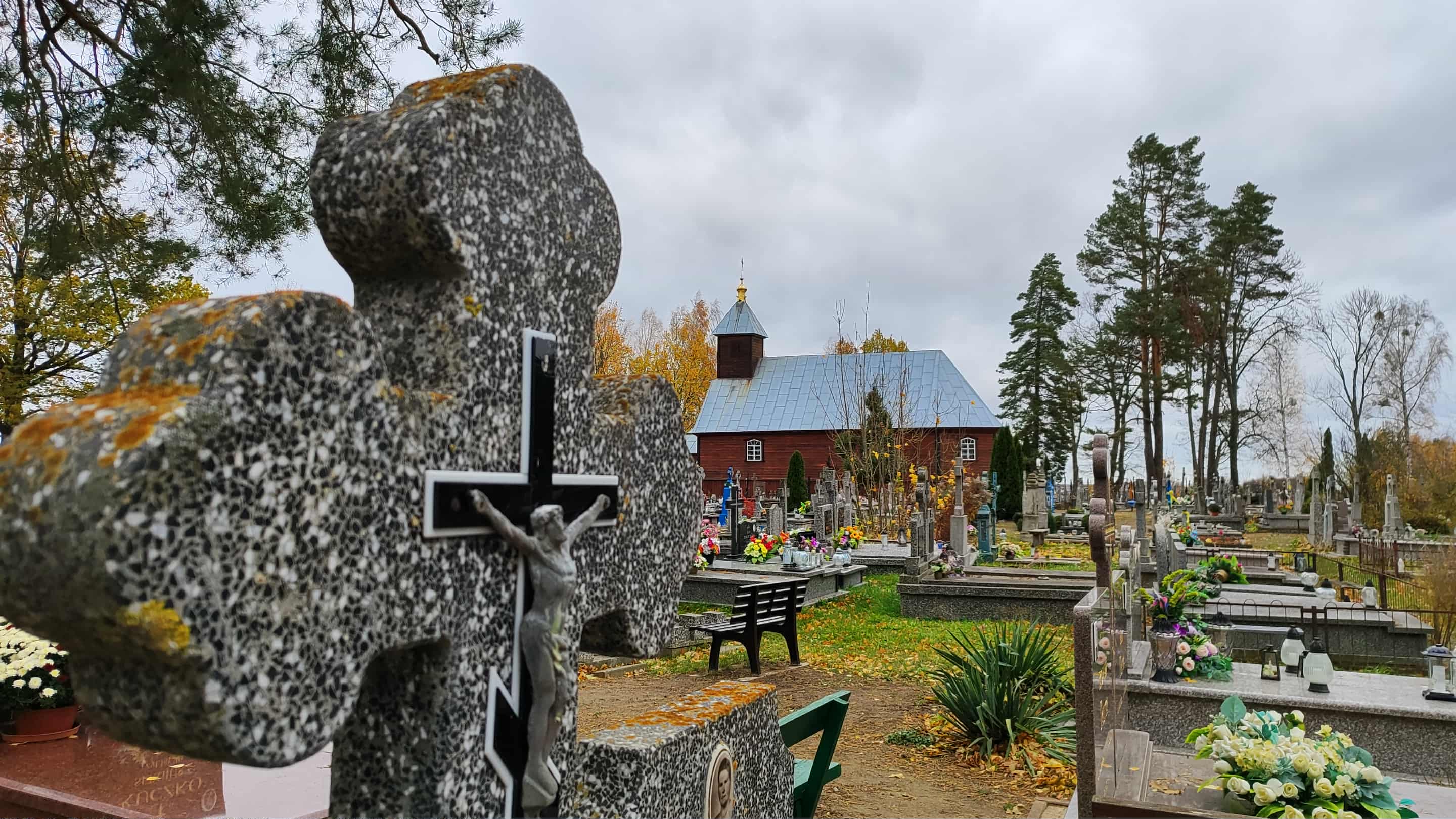 Odwiedzanie grobów 1 listopada na prawosławnych cmentarzach – już święto, czy jeszcze zwyczaj? 02.11.2025 r.