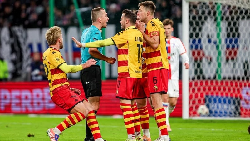 Sędziowski skandal. Jagiellonia domaga się szczegółów i wyjaśnień