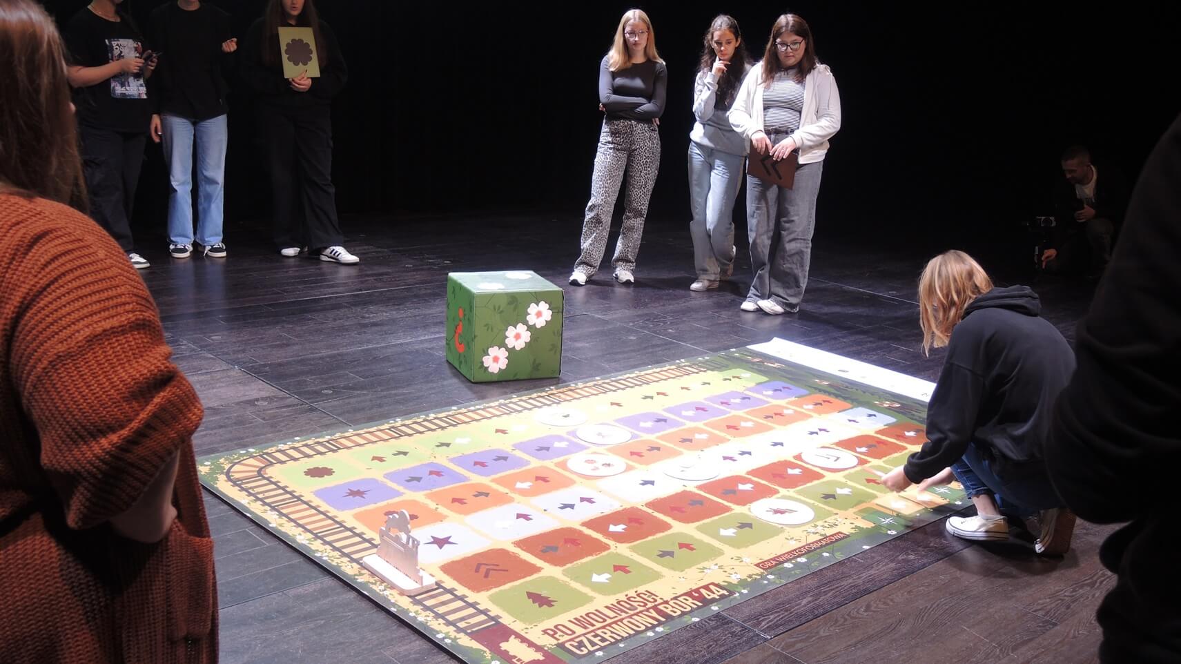 Oryginalna gra planszowa łomżyńskich uczniów - "Po wolność! Czerwony Bór '44"