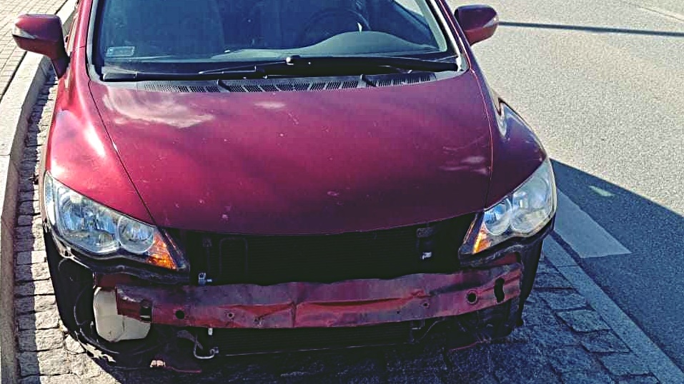 Po pijanemu i uszkodzonym samochodem wiózł wnuczkę