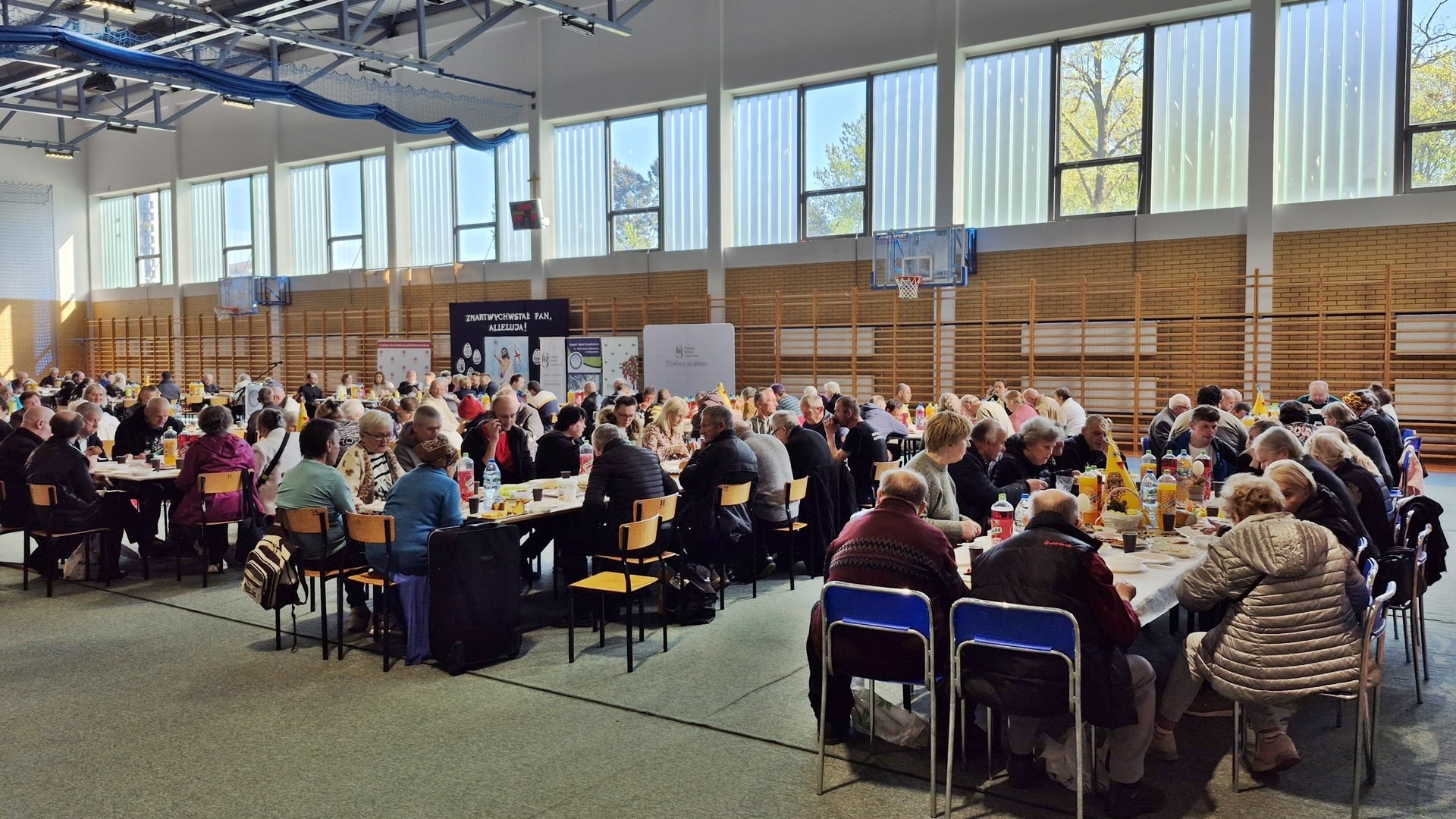 Święta pełne nadziei. Śniadanie wielkanocne dla samotnych, ubogich i bezdomnych w Białymstoku