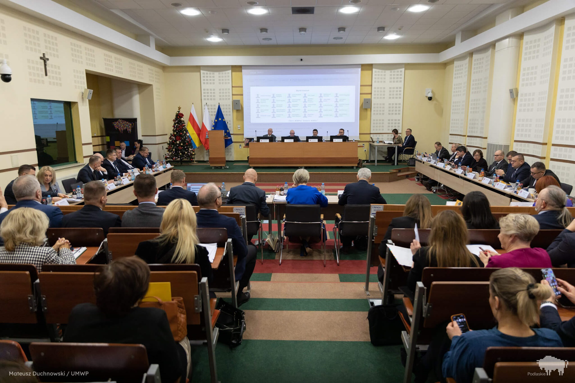 Radni sejmiku uchwalili budżet województwa - najwięcej pieniędzy na inwestycje drogowe