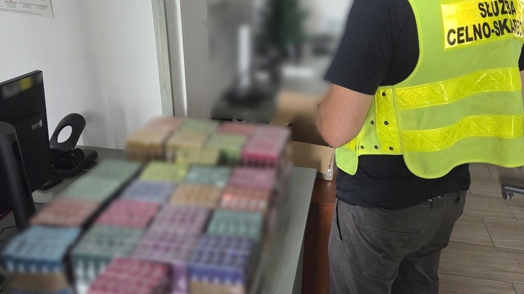 Przesyłki kurierskie z e-papierosami bez akcyzy w rękach funkcjonariuszy białostockiej KAS