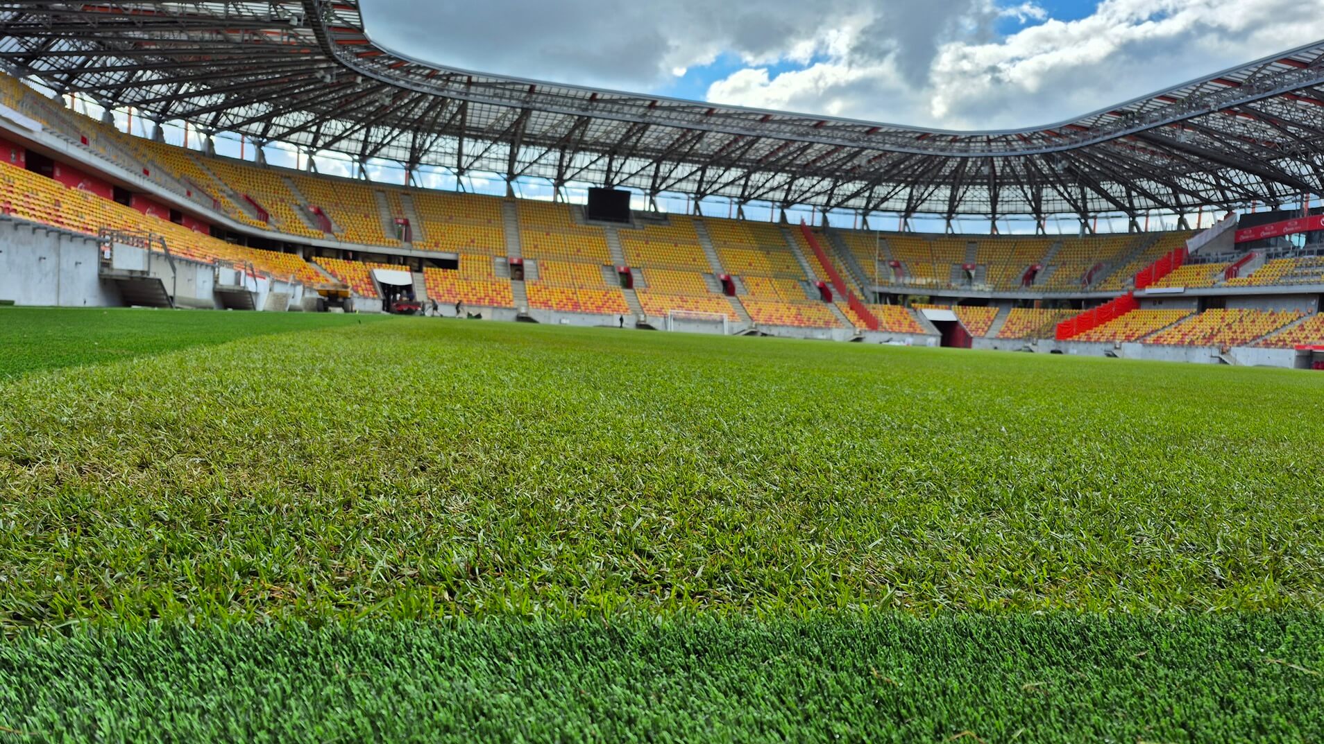Nowa murawa czeka na gości z Malty