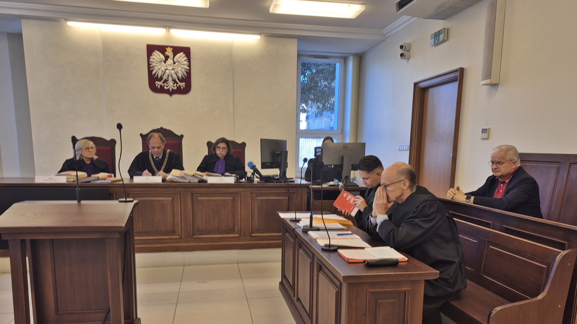 Sprawa Cimoszewicza wraca do biegłych. Sąd dopuścił uzupełniającą opinię