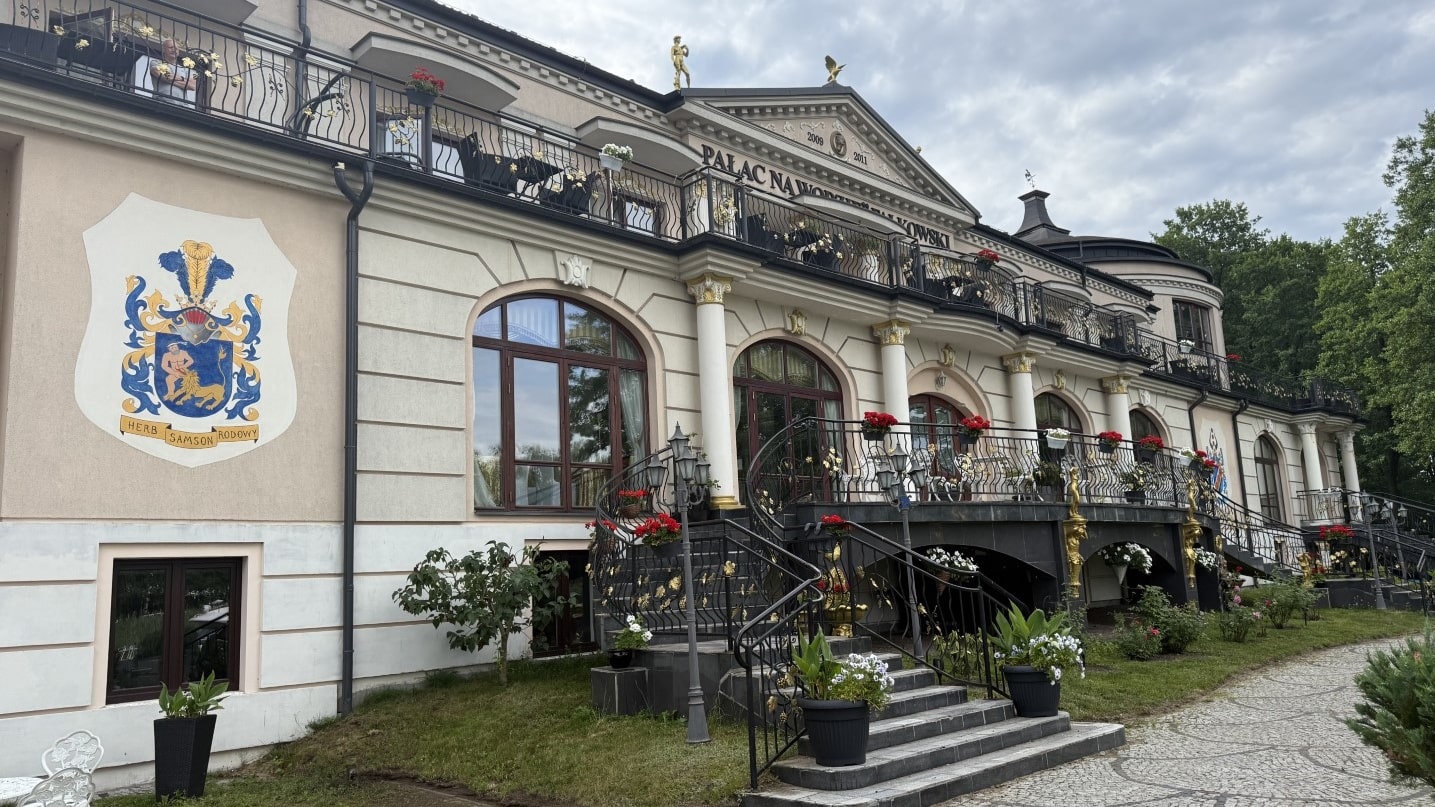 Wadliwa kanalizacja sprawia, że Pałac na Wodzie jest zalewany. Trzeba ją rozebrać