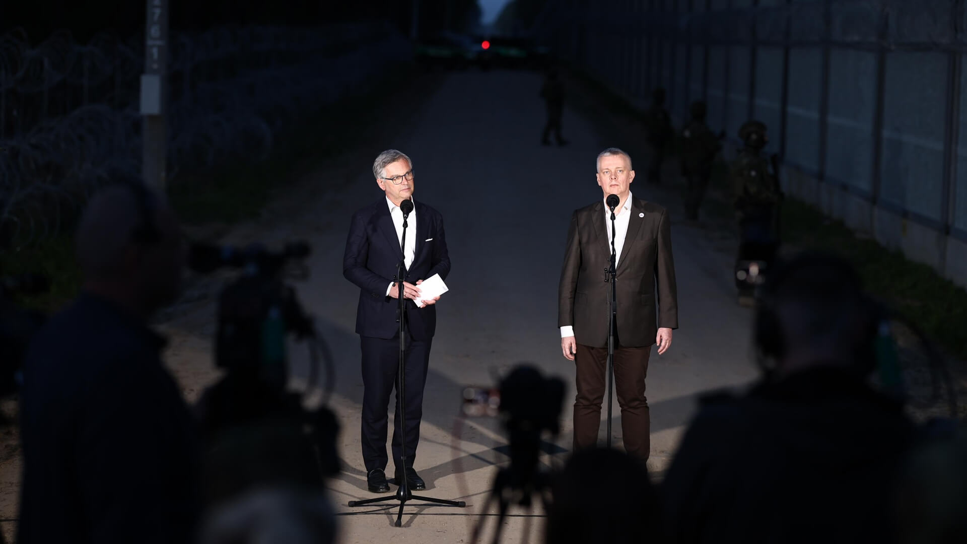 Unijny komisarz na granicy z Białorusią: To nie tylko problem Polski, to problem całej Europy