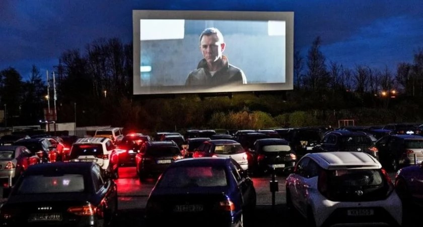 Oglądaj filmy prosto z auta. Łomża zaprasza na plenerowe kino samochodowe