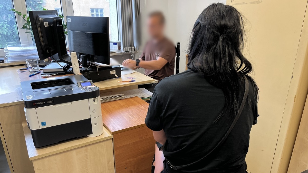 Płaciła kartą współlokatora bez jego zgody i wiedzy. Usłyszała 32 zarzuty