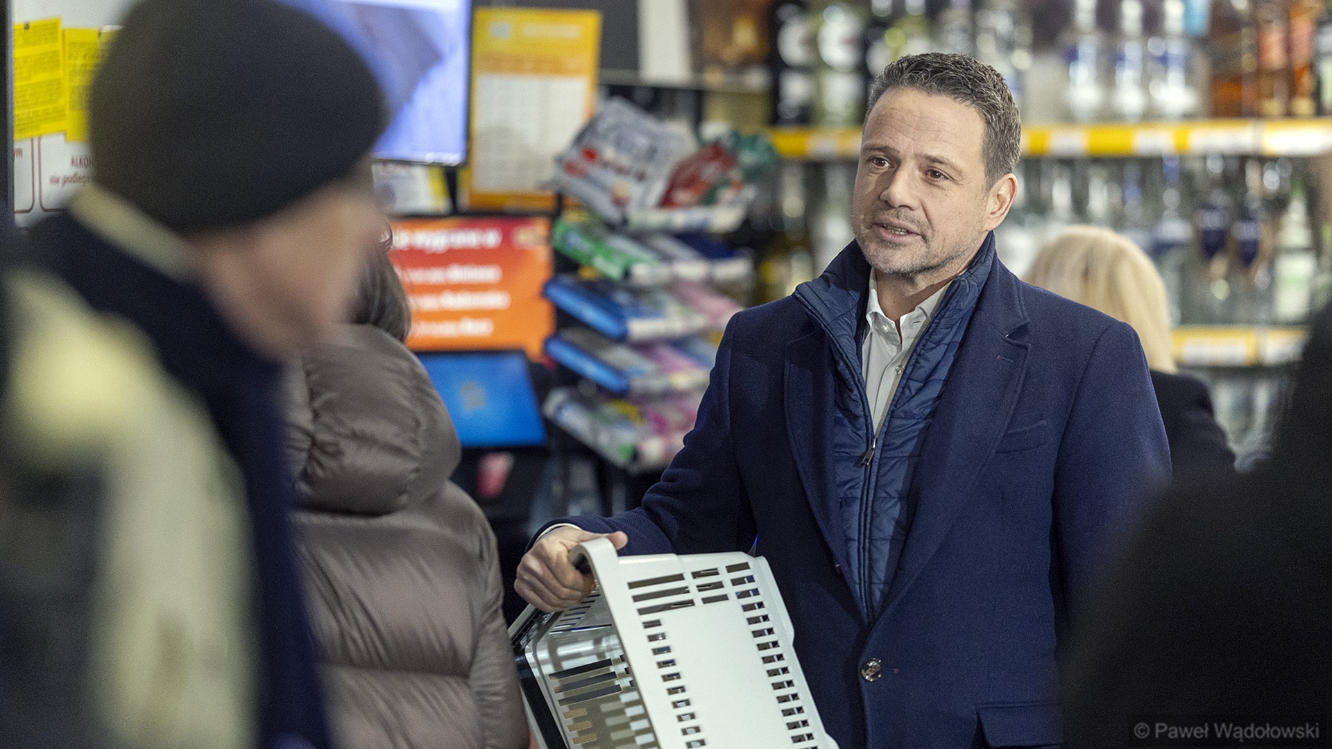 Rafał Trzaskowski rozpoczął w Łomży kampanię. Zrobił symboliczne zakupy