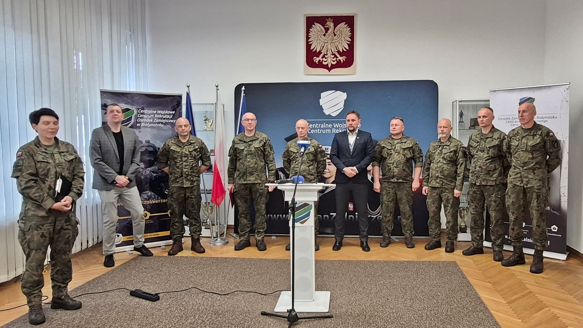 Nie pobór, a kwalifikacja. Tysiące młodych mieszkańców woj. podlaskiego stawiło się przed komisją