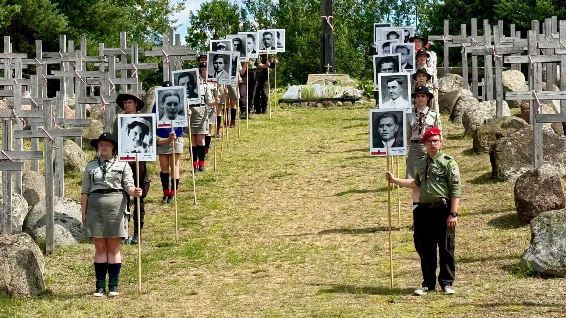 "Zginęli, bo byli Polakami" - uroczystości 80. rocznicy obławy w Gibach