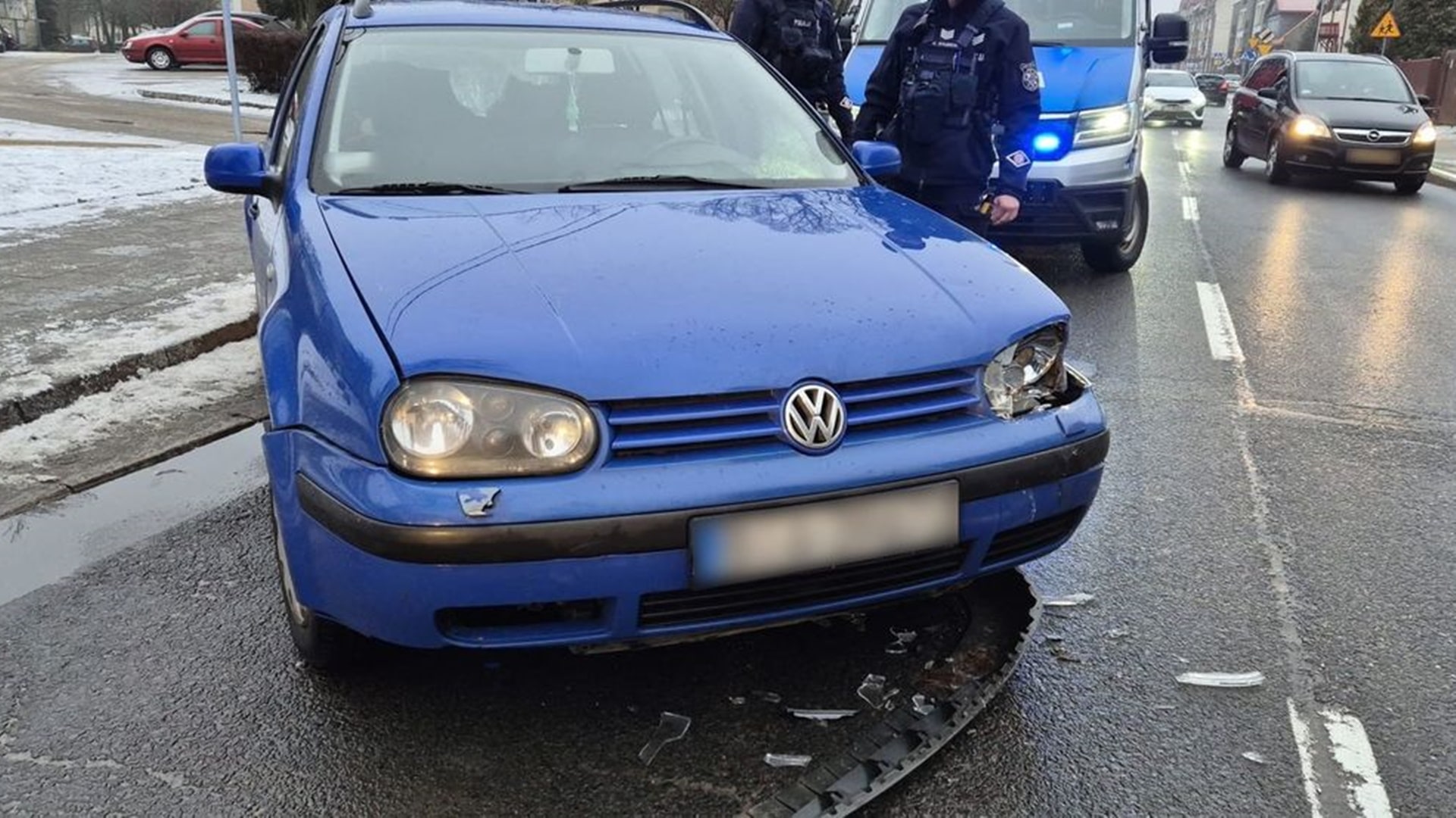 Brawurowa ucieczka w Białymstoku: pijany kierowca z zakazem prowadzenia pojazdów staranował radiowóz