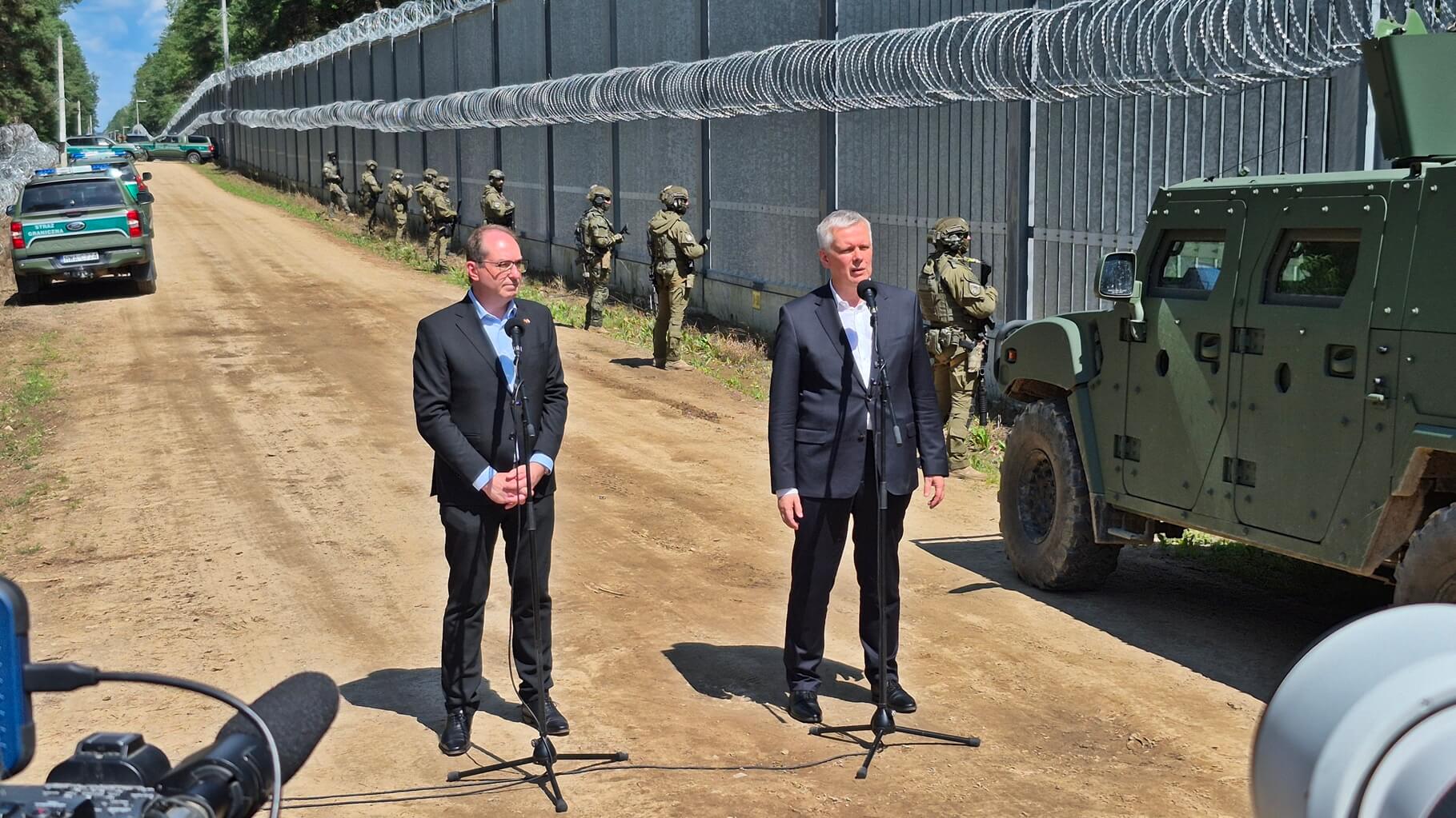 Tomasz Siemoniak: walka z nielegalną migracją musi odbywać się na zewnętrznej granicy UE