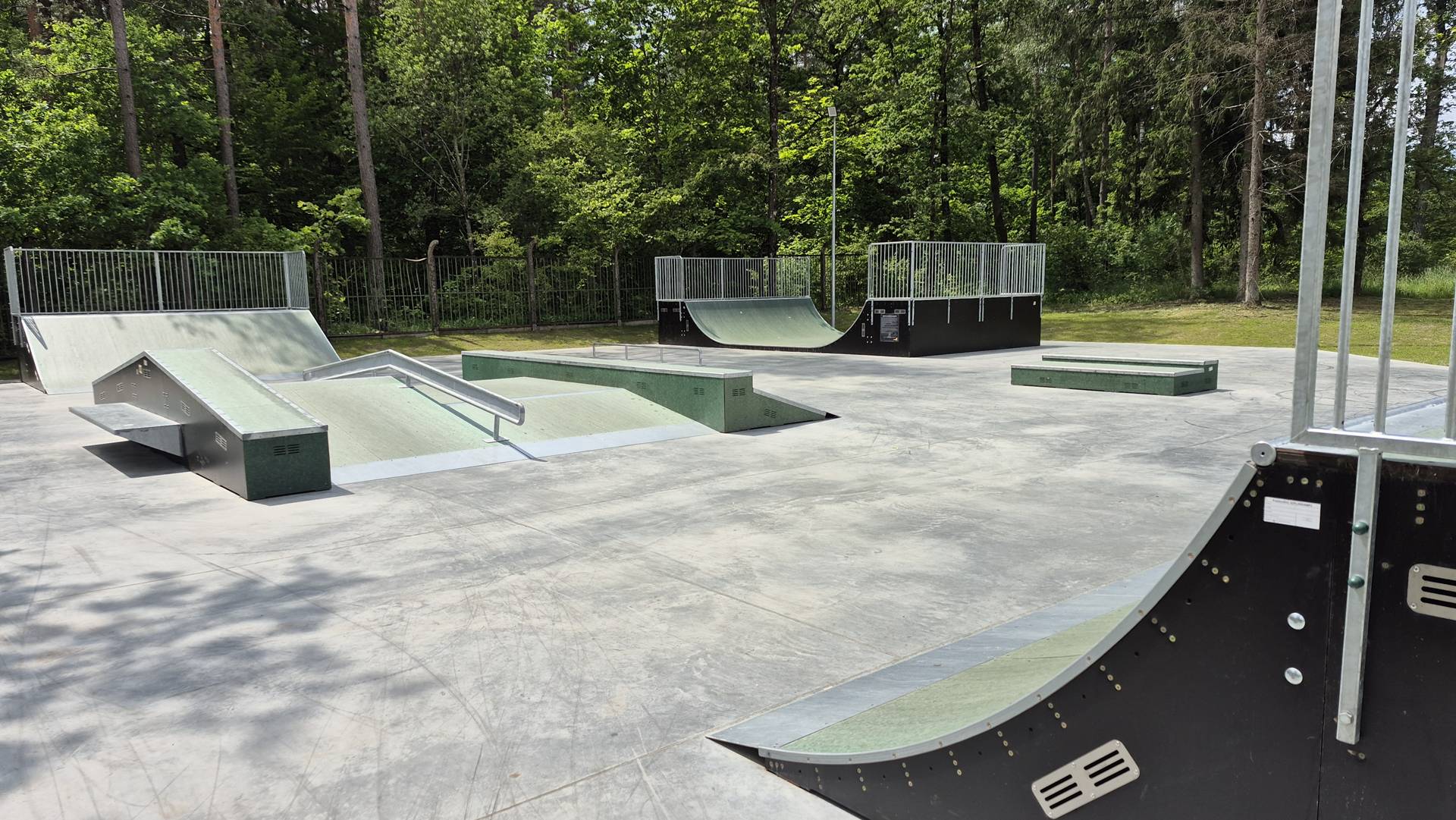 Nowoczesne zaplecze dla szkoły i klubu - stadion w Czarnej Białostockiej już otwarty