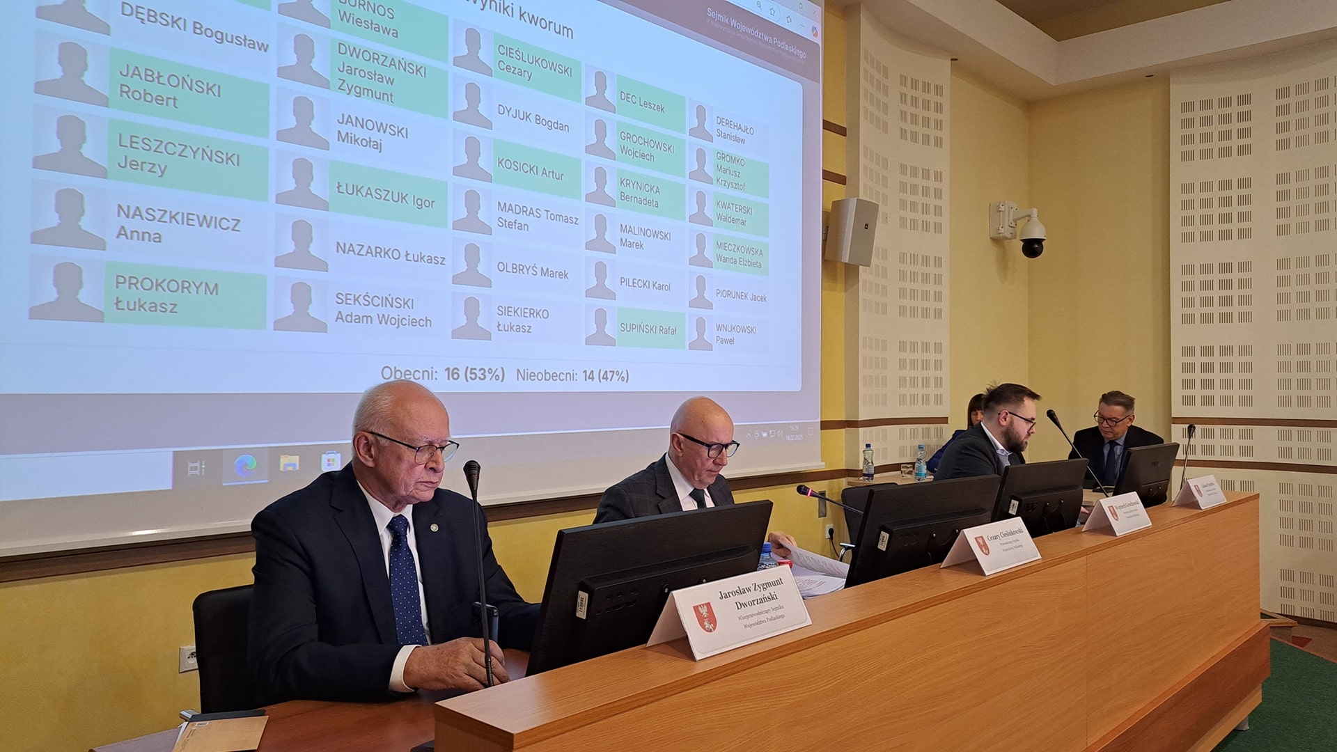 Nadzwyczajna sesja sejmiku województwa podlaskiego - radni dyskutowali o śmierci pacjentki szpitala w Choroszczy i o drogach