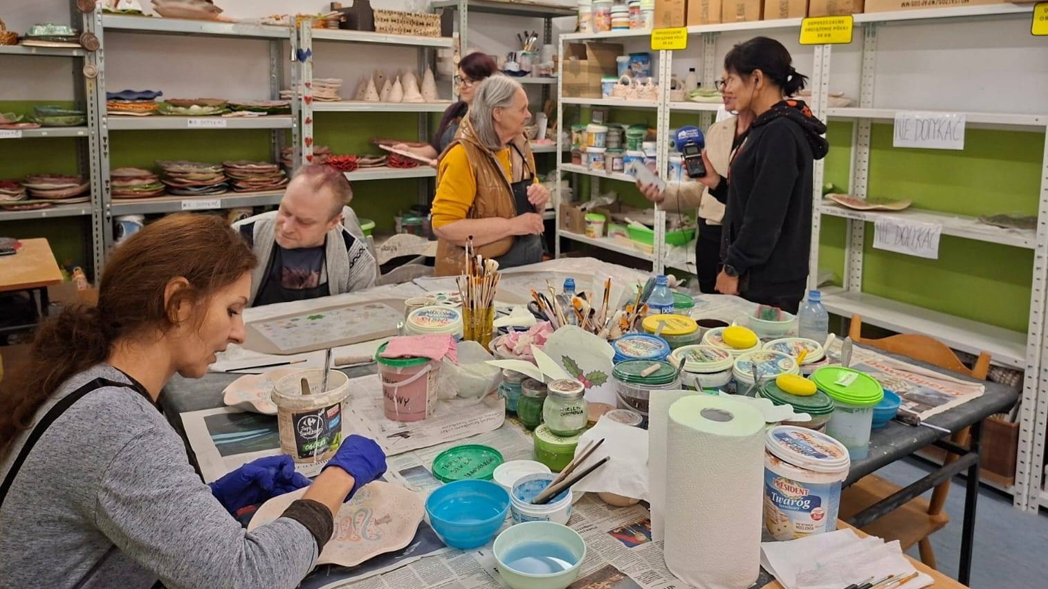 Podopieczni Domu Pomocy Społecznej przygotowują się do świąt Bożego Narodzenia, źródło: DPS w Białymstoku