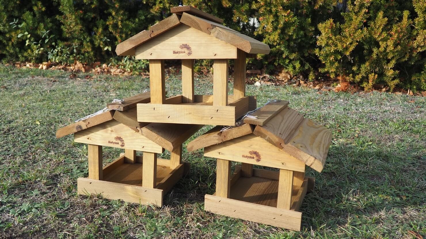 Chcesz dokarmiać ptaki - karmniki czekają