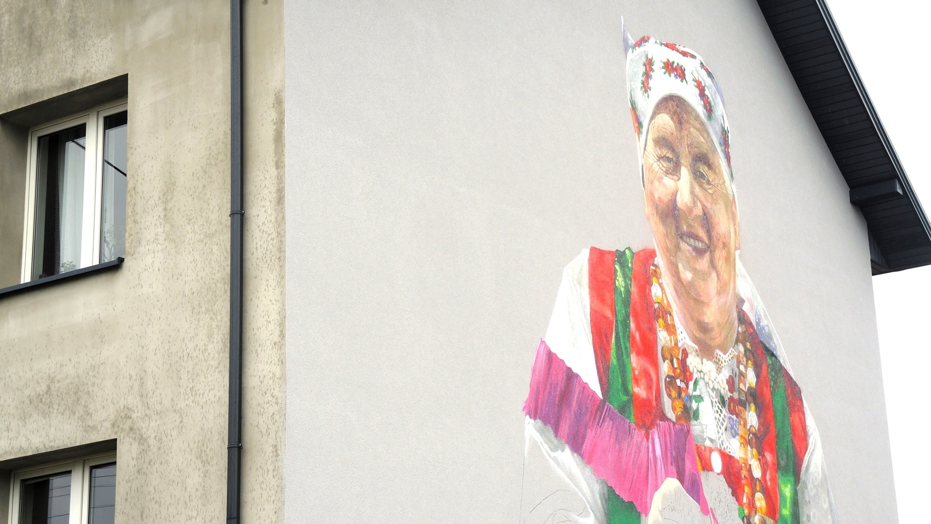 Wizerunek Adama Chętnika i kurpiowskie inspiracje. Nowe murale w Nowogrodzie