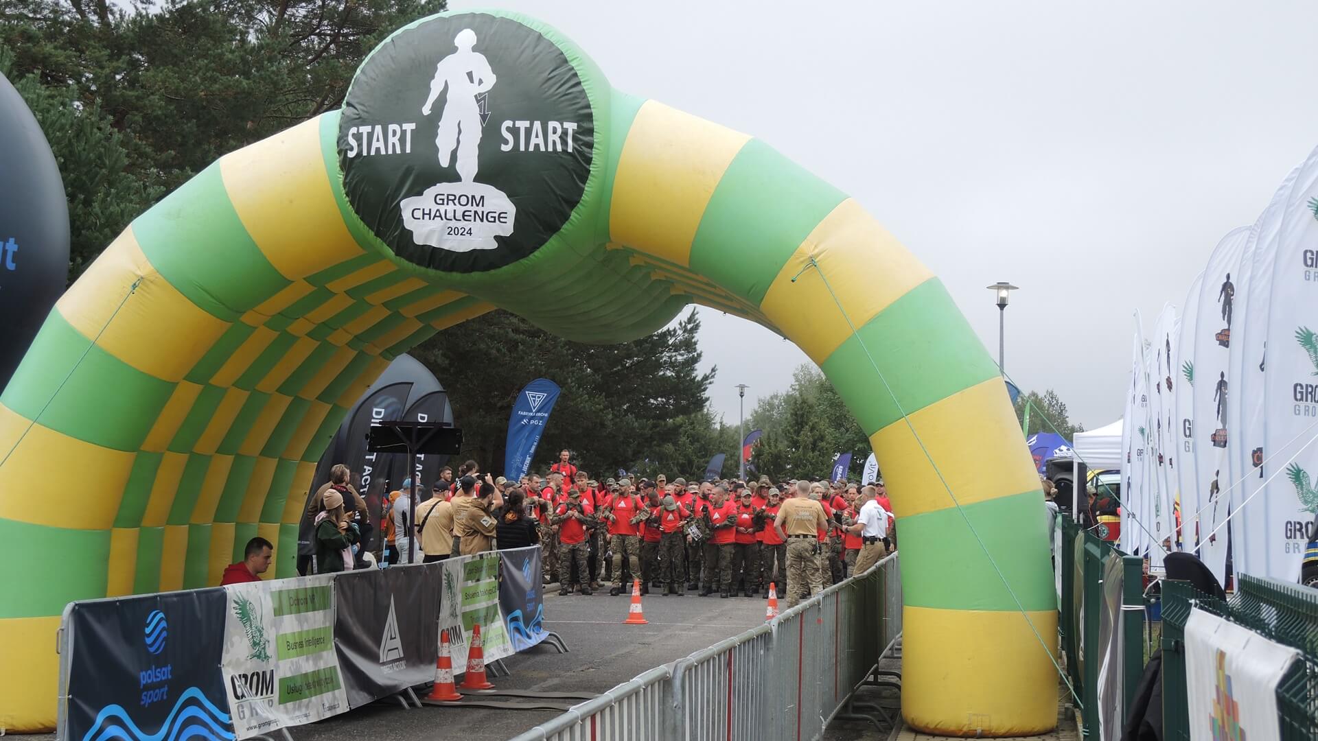 Ponad trzystu zawodników wystartowało w ekstremalnym biegu GROM Challenge w Czerwonym Borze