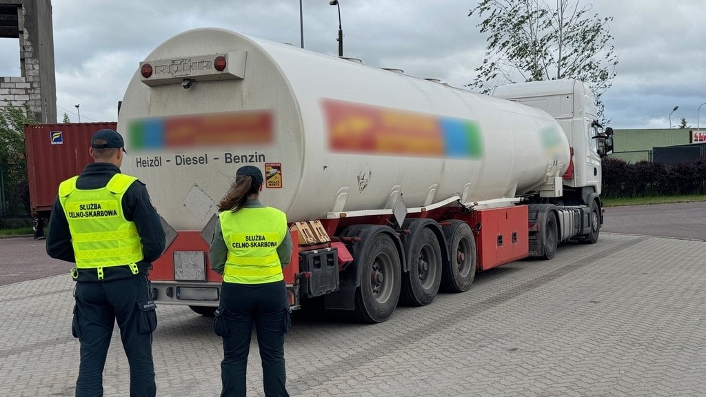 Cysterna z nielegalnym paliwem zatrzymana przez KAS. Przewoźnikowi grożą surowe kary