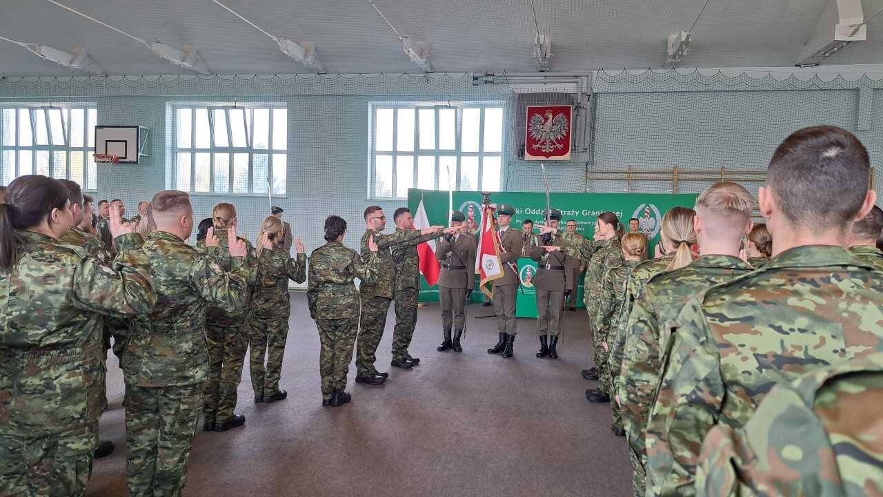 Podlaski Oddział Straży Granicznej powiększa szeregi. Nowi funkcjonariusze już po ślubowaniu