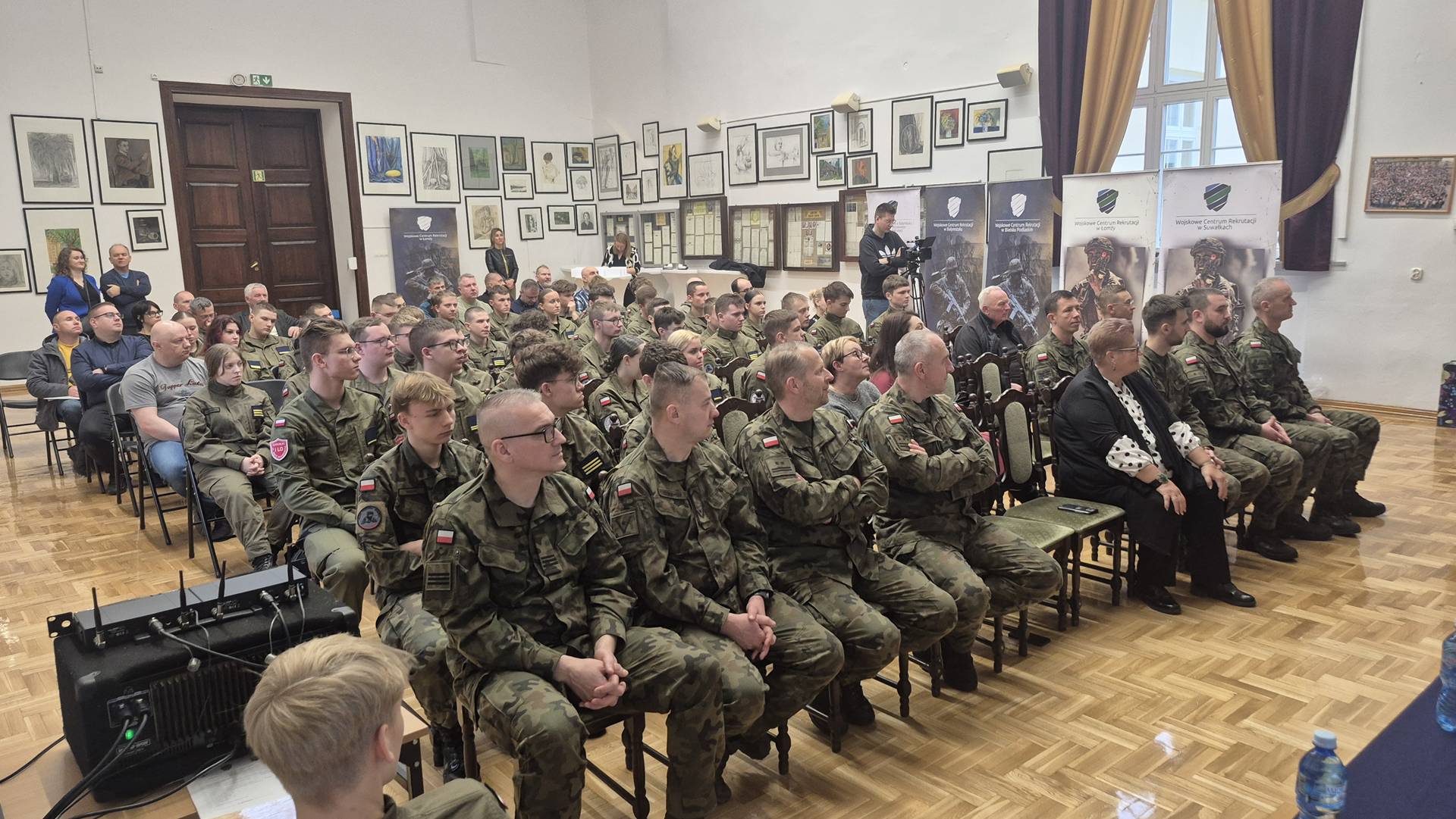 Musztra, regulaminy i historia. Młodzież mierzy się z wojskowymi wyzwaniami