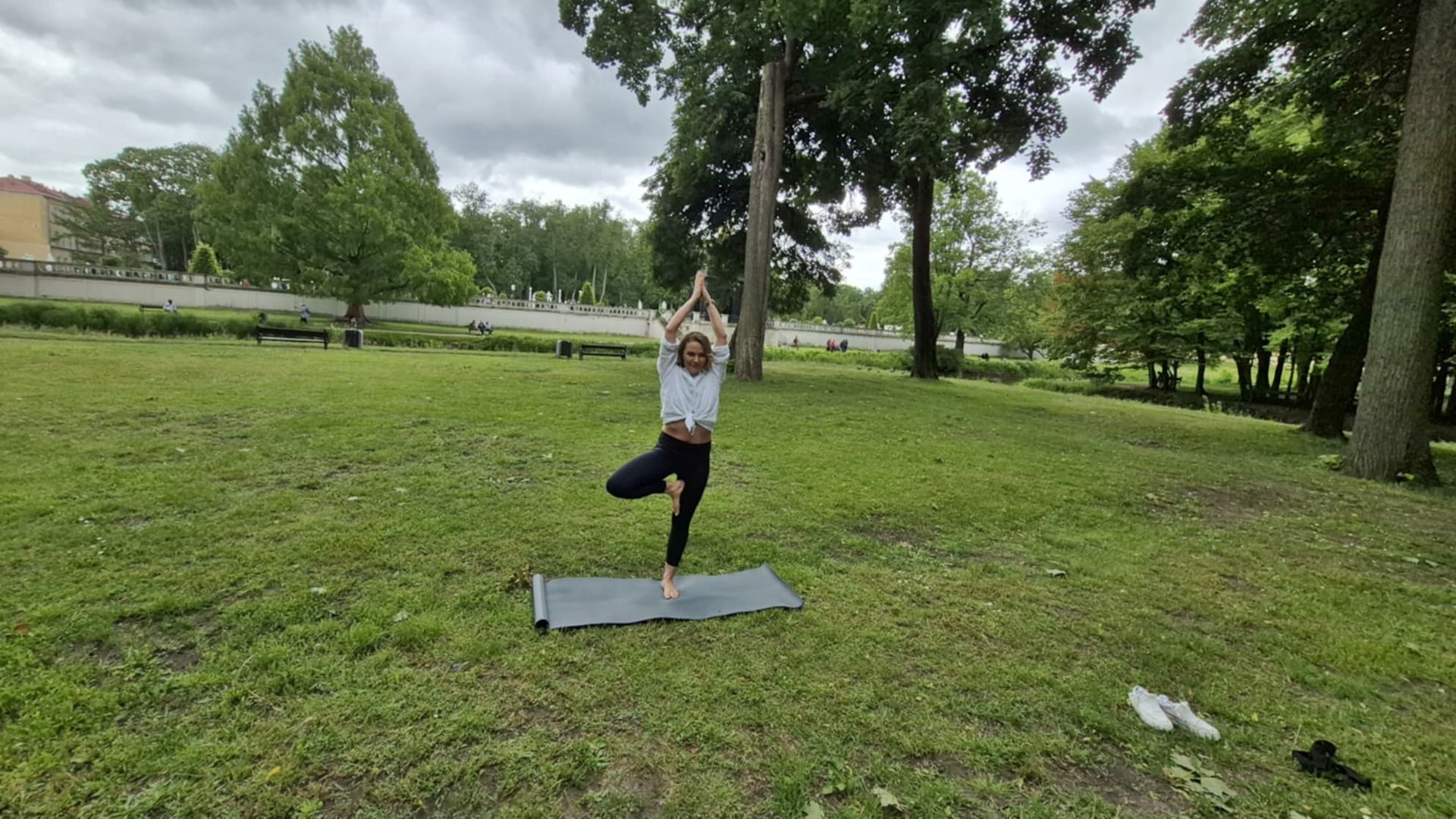 "Joga na wakacje" - darmowe treningi w ogrodach Pałacu Branickich