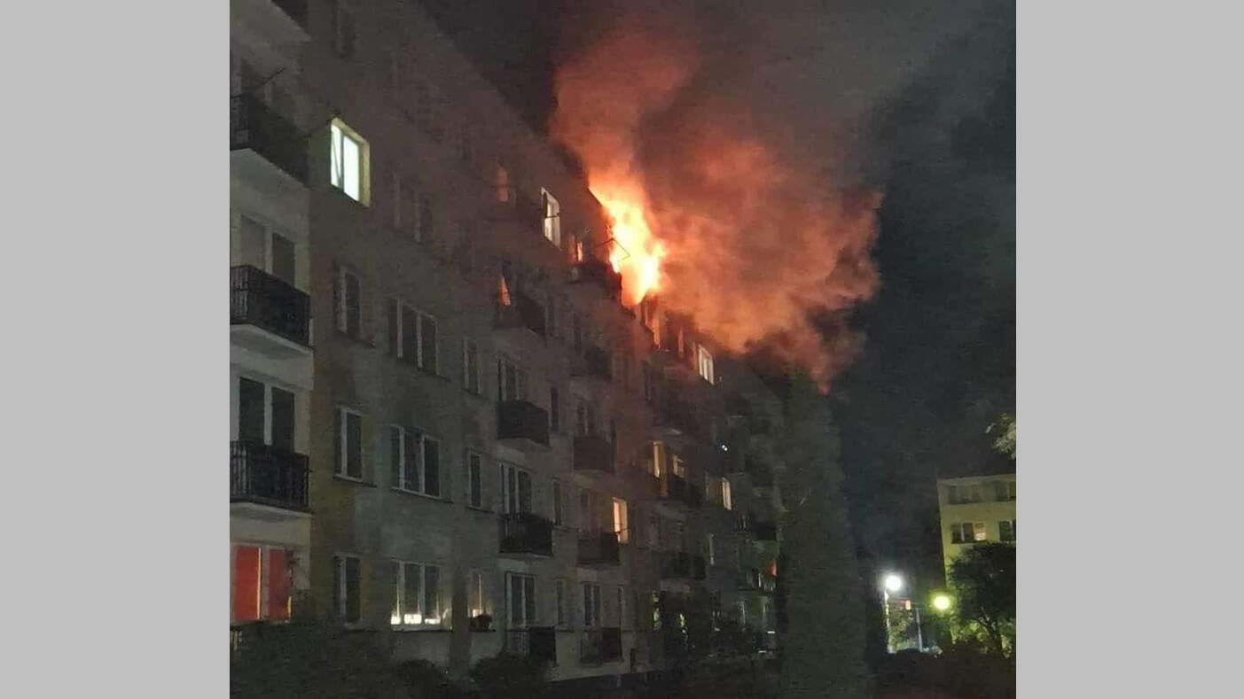 Nocny pożar w Czarnej Białostockiej. Dwie osoby w szpitalu