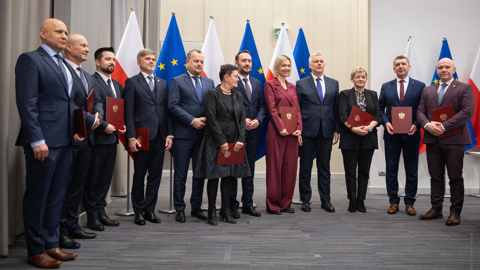 Szef MSWiA Tomasz Siemoniak wręczył przedstawicielom gminy Grabówka akt jej utworzenia