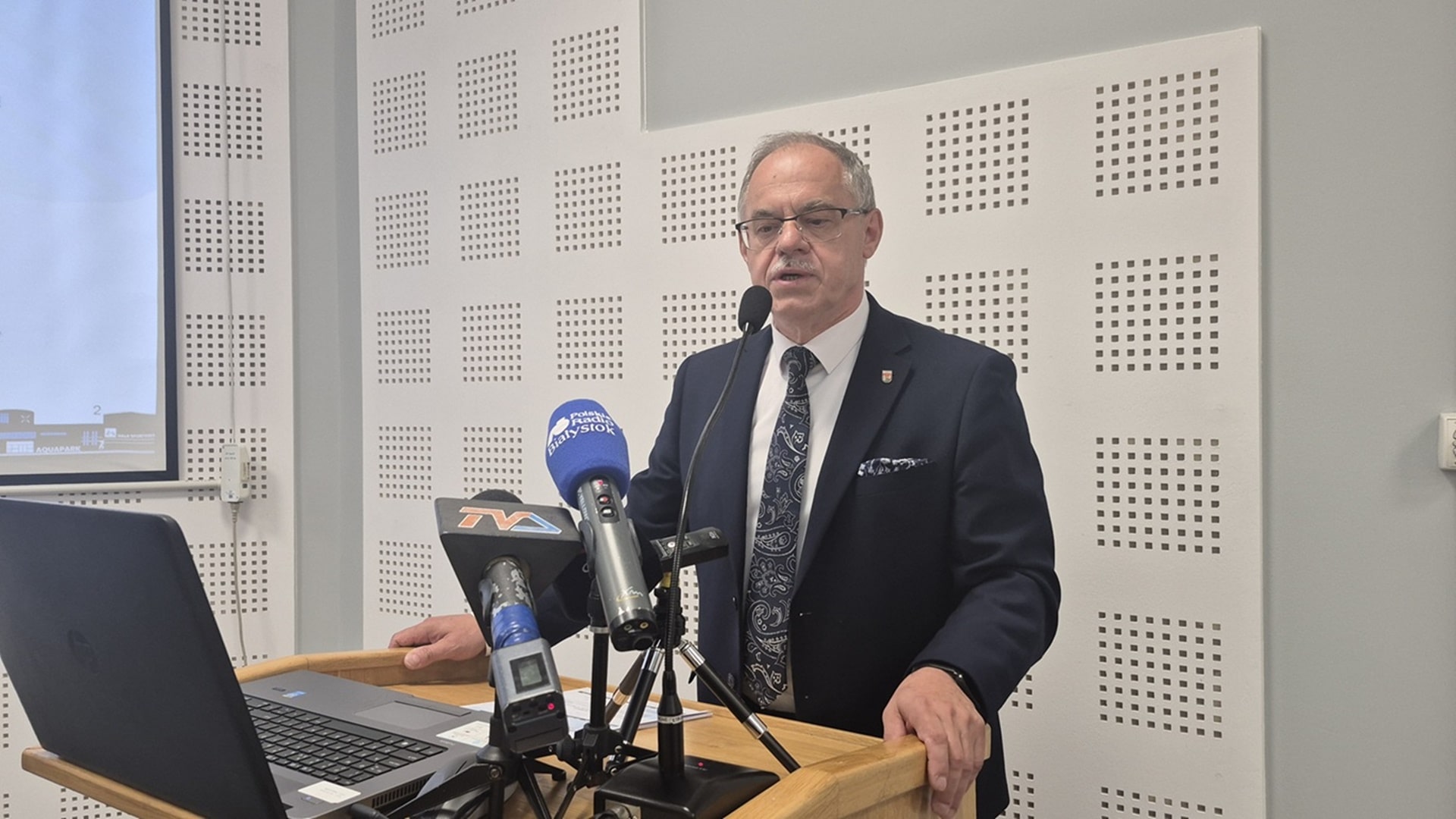 Suwałki. Radni udzielili wotum zaufania i absolutorium prezydentowi miasta