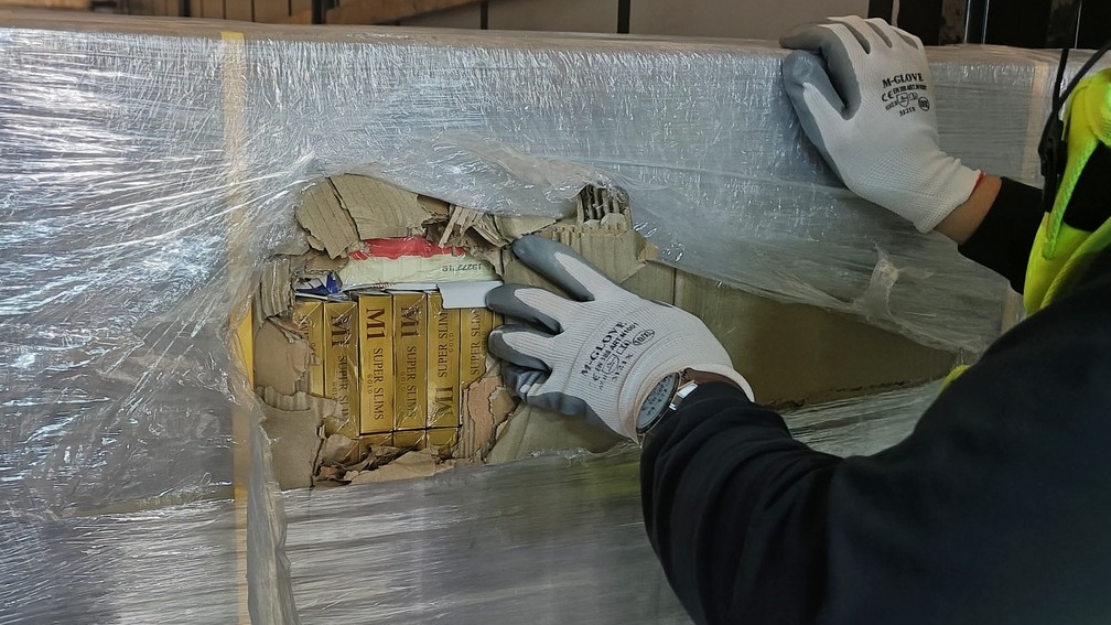 Nielegalne papierosy wykryte z pomocą psa