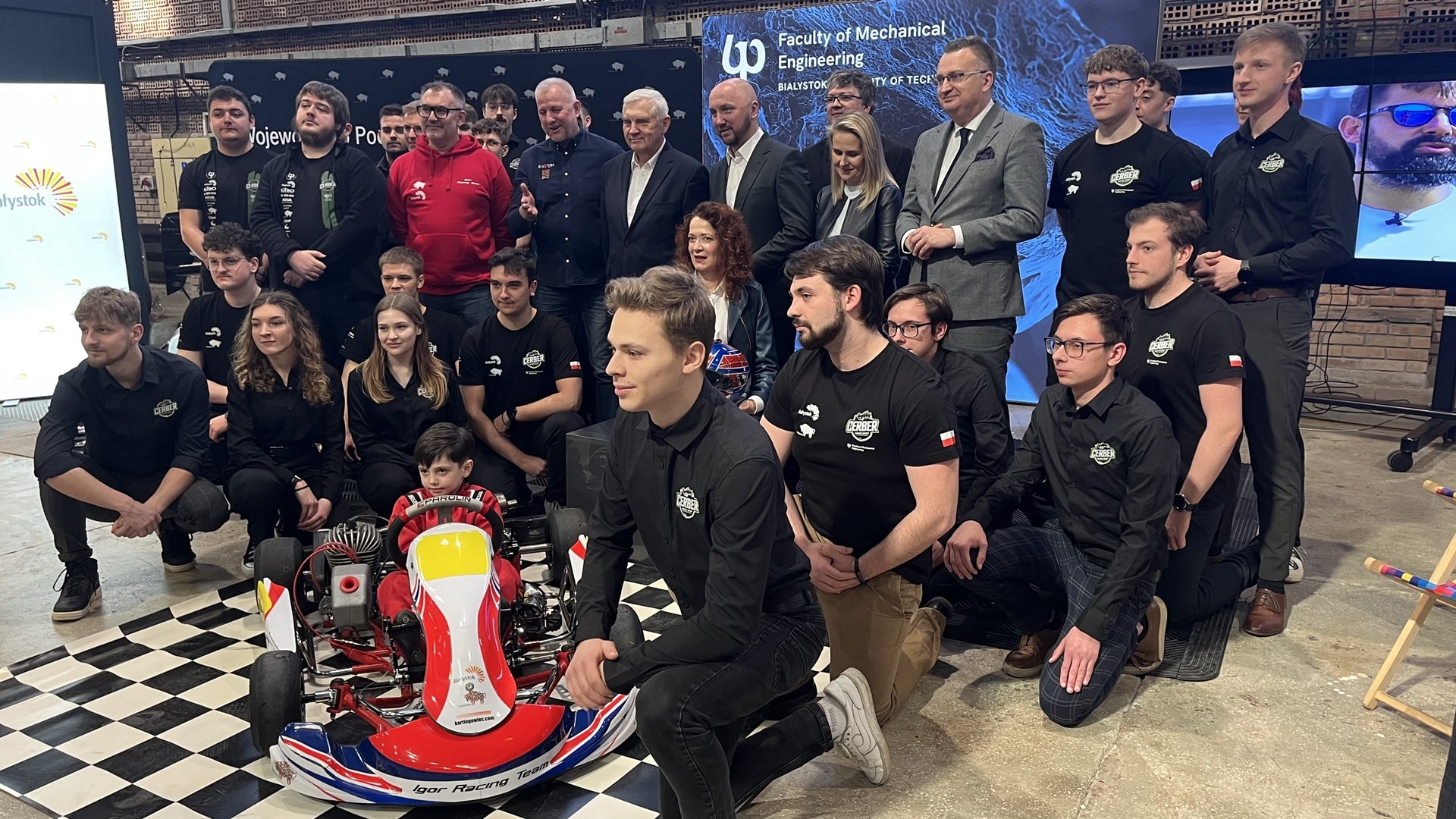 Pięcioletni Igor Ponichtera zaprezentował swój nowy gokart