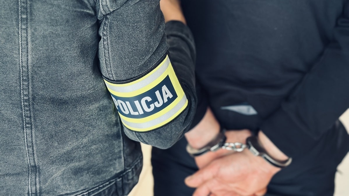 Nocny pościg w Sejnach: złodziej zatrzymany ze skradzionym autem w 20 minut