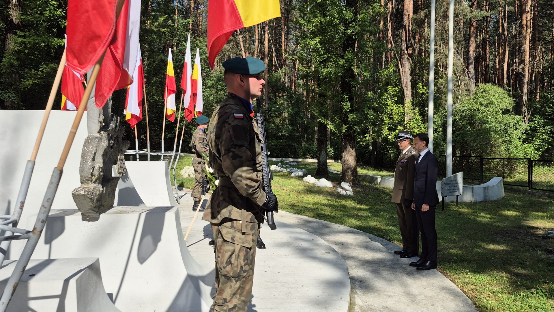Uroczystości w Lesie Bacieczkowskim w hołdzie Polakom zamordowanym przez hitlerowców