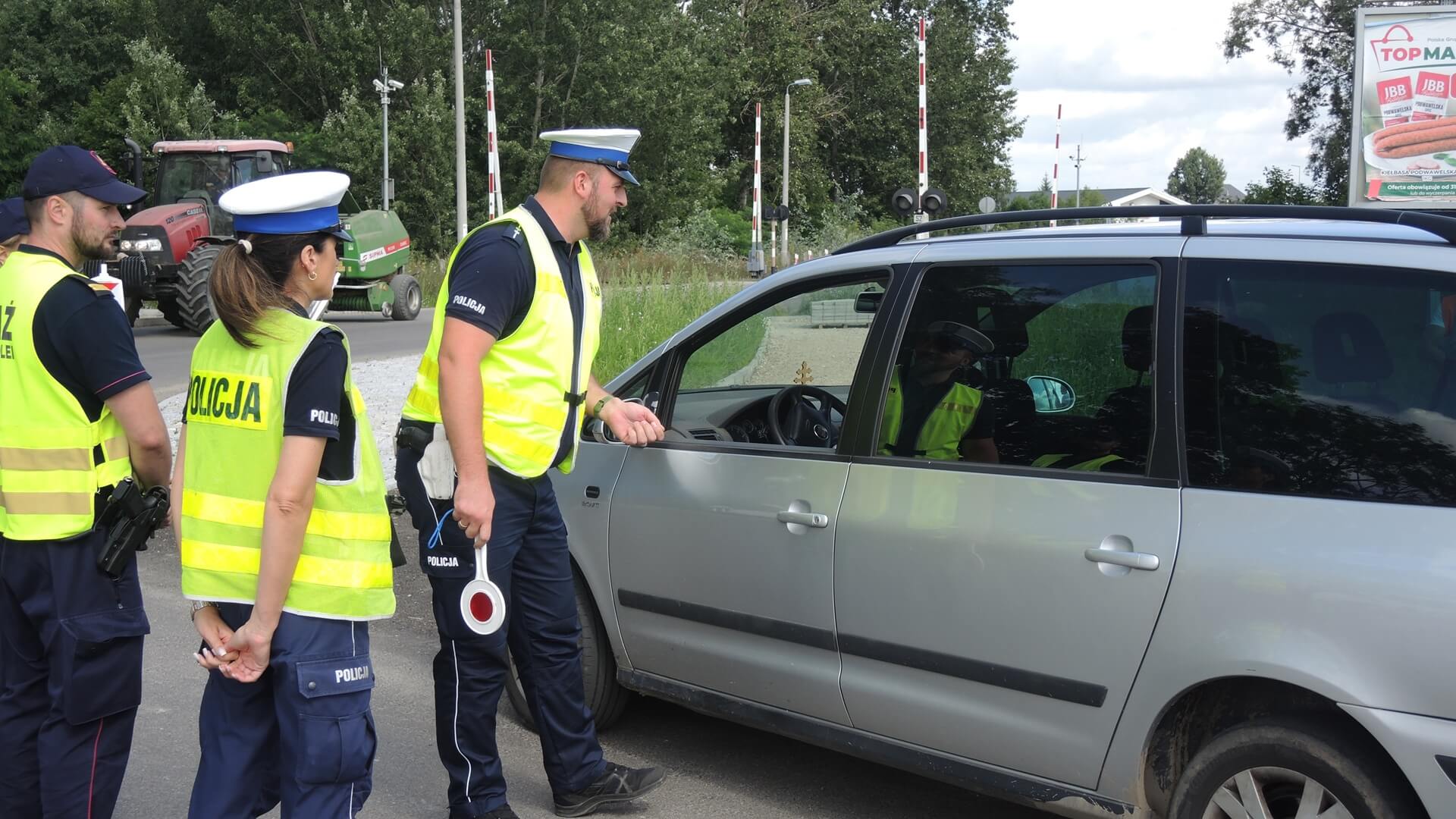 Kolejarze ostrzegają: Brawura kierowców główną przyczyną wypadków z pociągami