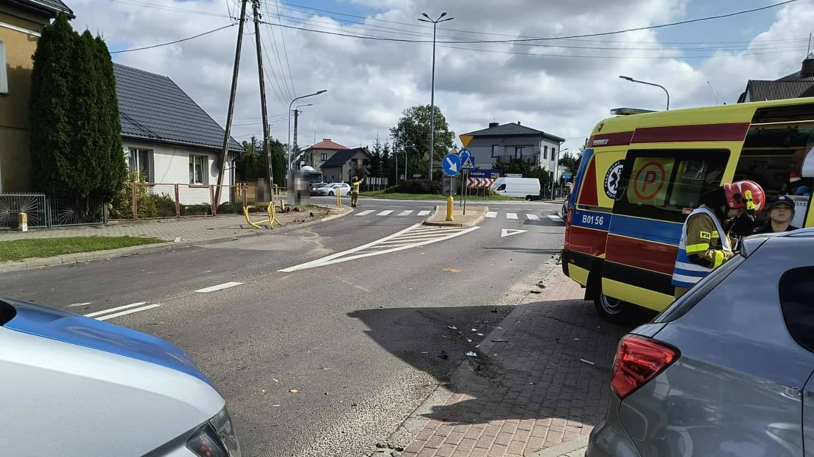 Wypadek w Piątnicy - dwie osoby trafiły do szpitala