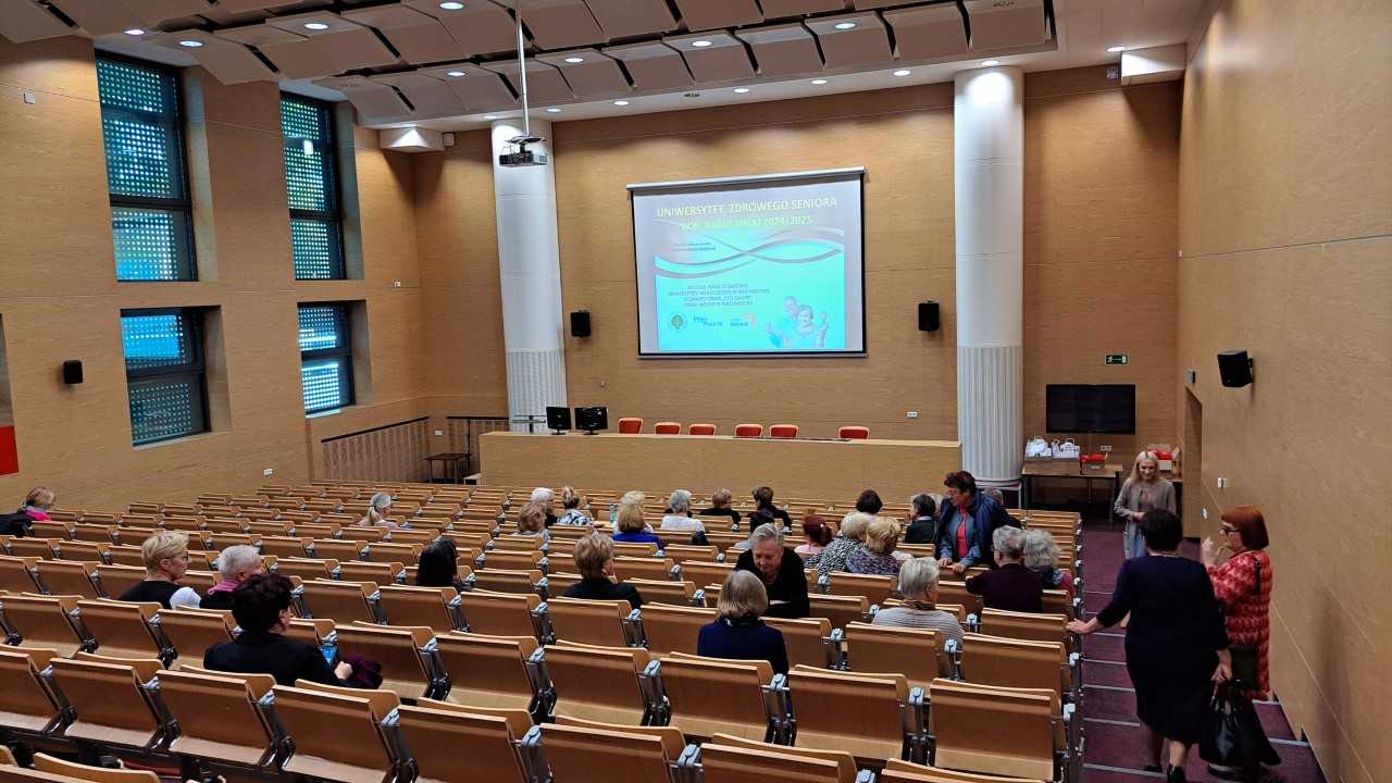 Uniwersytet Zdrowego Seniora rozpoczął rok akademicki. Chętnych do nauki nie brakuje