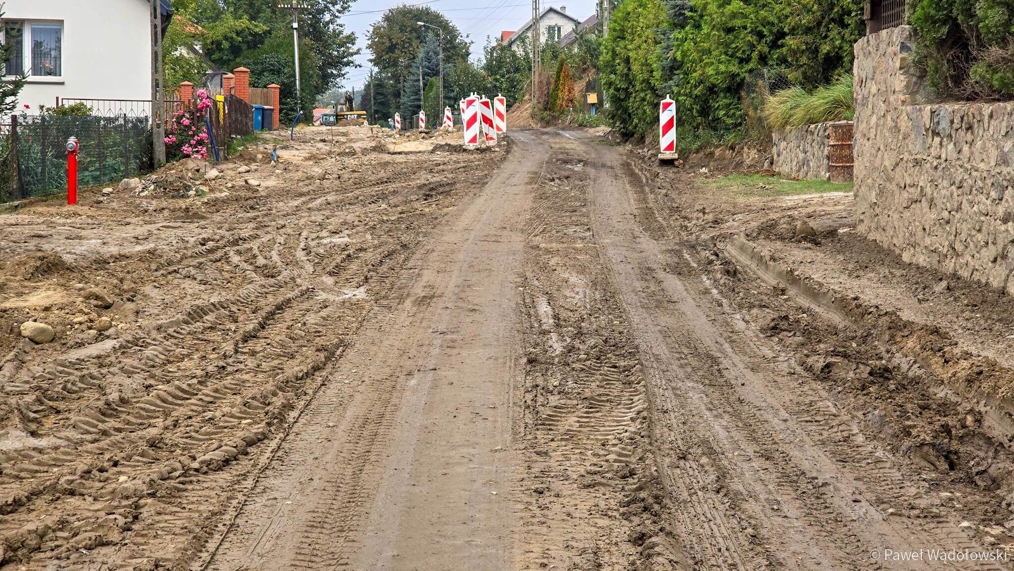 Uciążliwy remont drogi z Kalinowa do Drozdowa - błoto, nierówności i frustracja kierowców