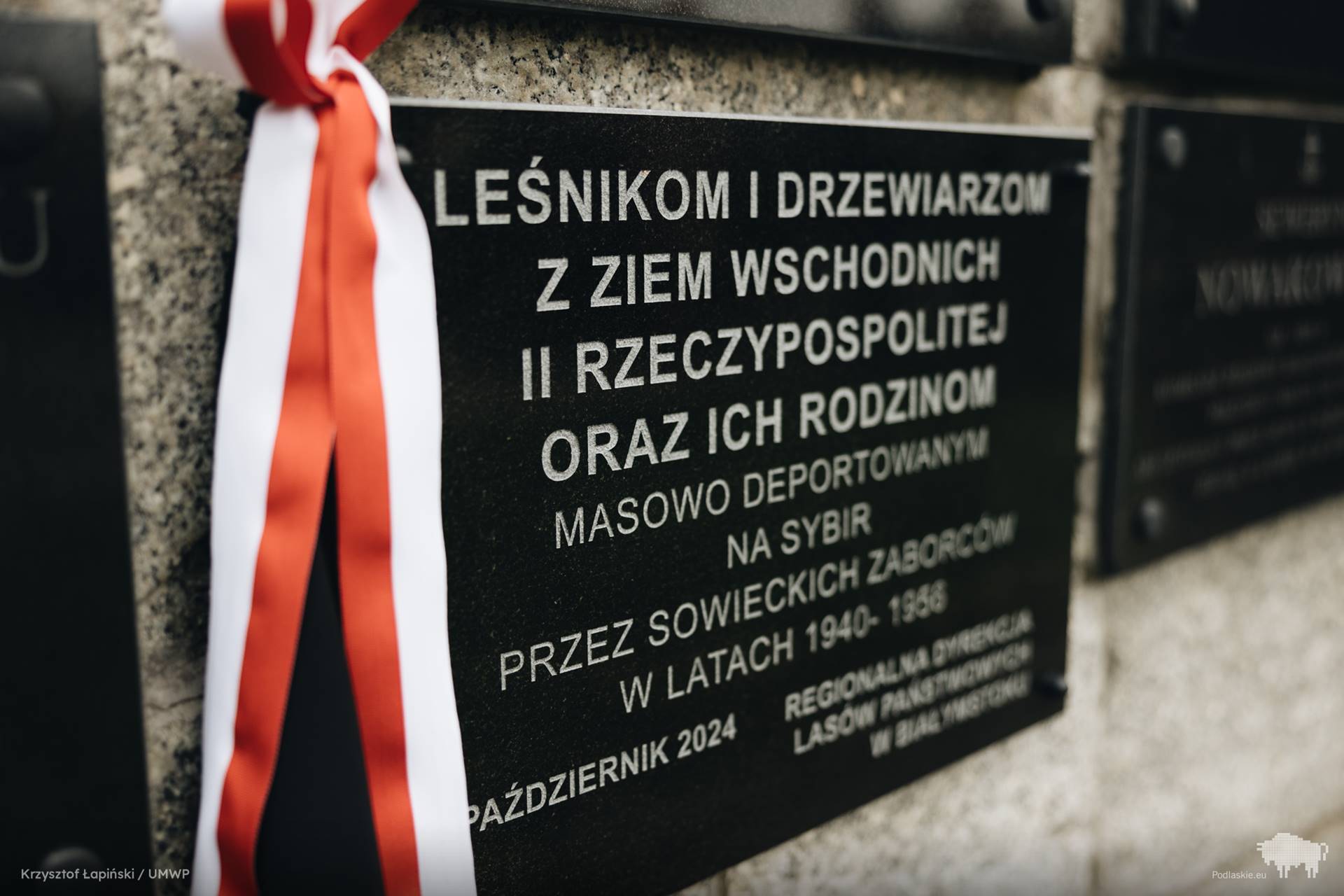 W Białymstoku odsłonięto tablicę upamiętniającą leśników wywiezionych na Syberię