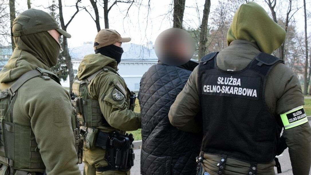 Aresztowana kolejna osoba w śledztwie w sprawie przemytu 19 mln paczek papierosów