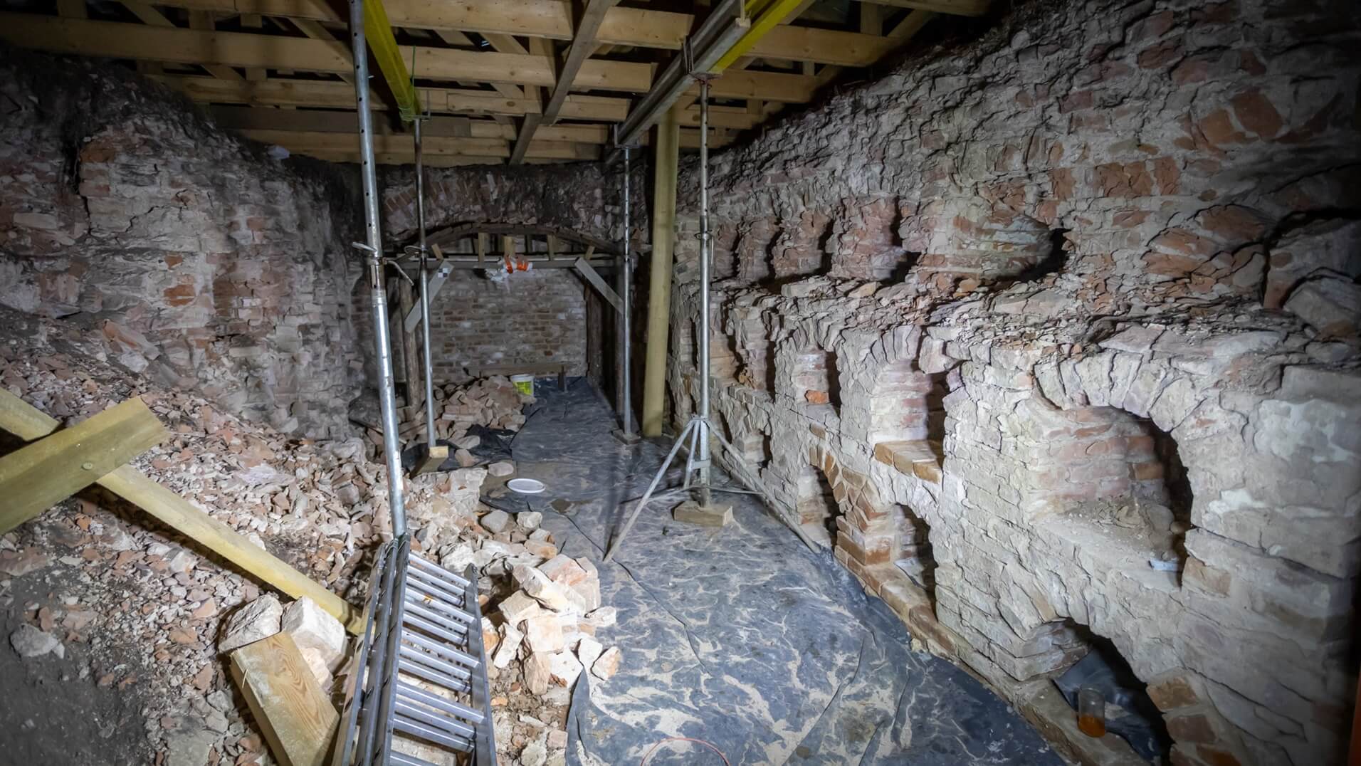 Trwają prace w katakumbach w Supraślu. Pomaga Politechnika Białostocka