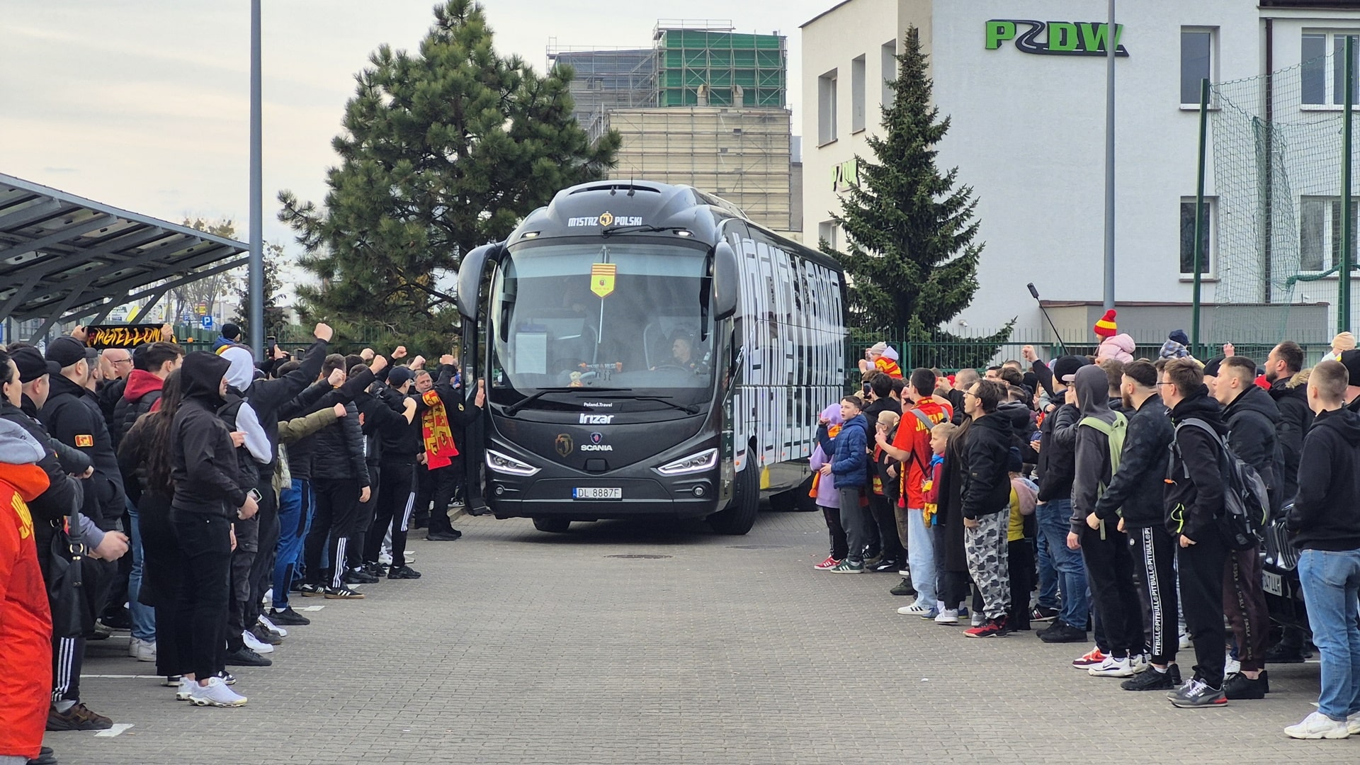 Kibice Jagiellonii Białystok pożegnali piłkarzy wyjeżdżających na mecz o Superpuchar Polski