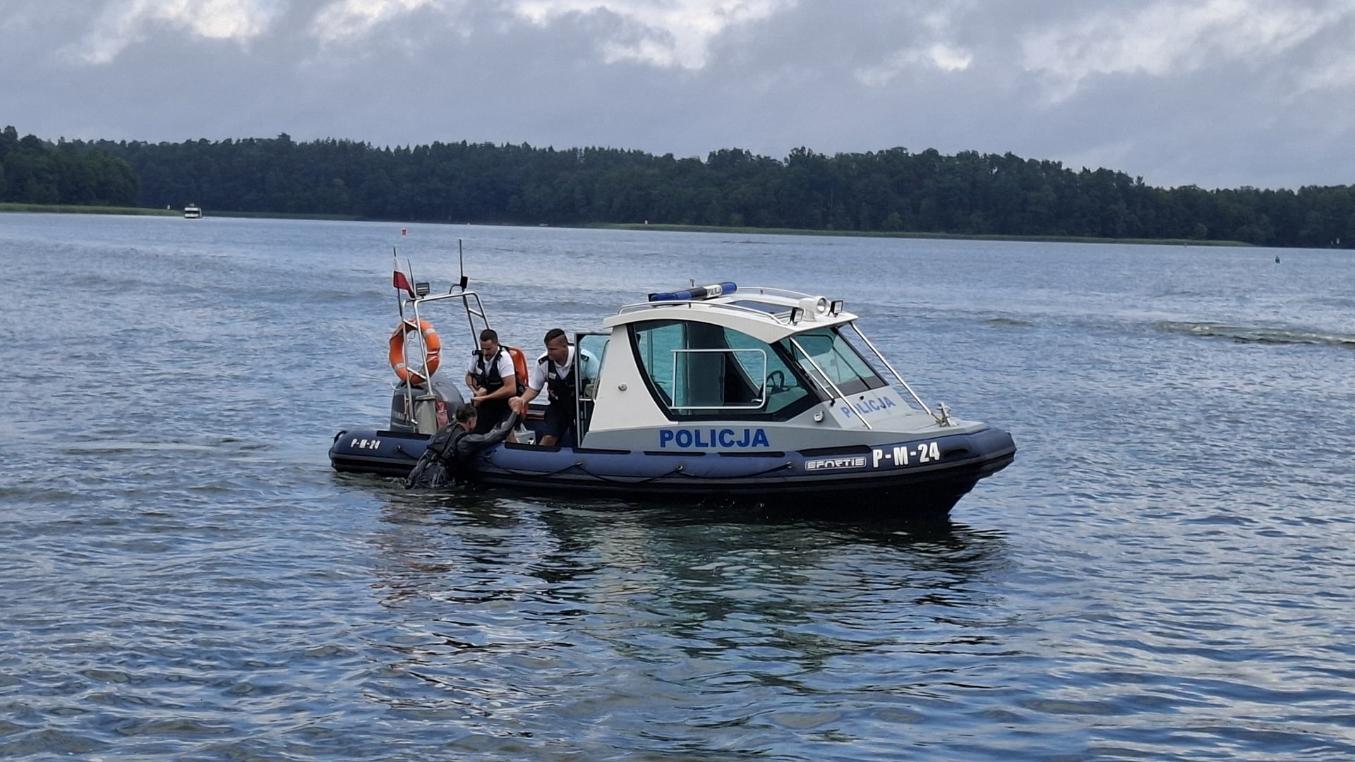 Wakacje nad wodą? Mundurowi ostrzegają: rozsądek ratuje życie